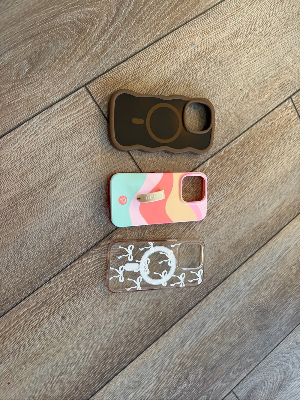 iPhone 16 pro MagSafe brown Wave and clear with bows and amber massey loopy